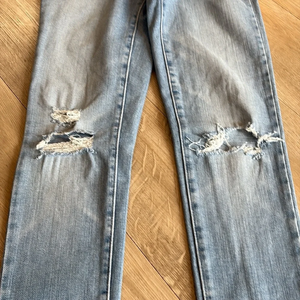 Levi’s High Rise Distressed Skinny Jeans 26x31” Lightwash - Picture 6 of 11